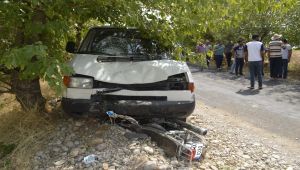 Minibüsle motosiklet kafa kafaya çarpıştı: 3 ağır yaralı - Videolu Haber