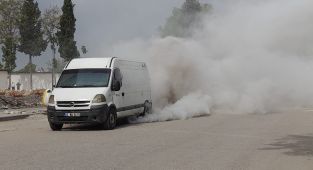 Minibüste çıkan duman paniğe neden oldu - Videolu Haber