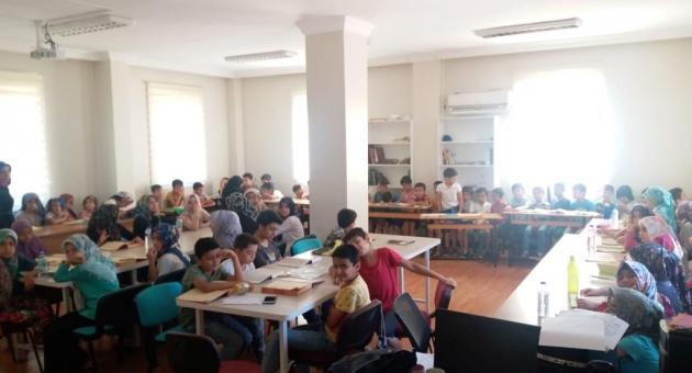 Minik Öğrenciler Yaz Tatilini Belediyenin Kurslarında Değerlendiriyor