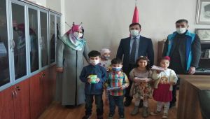 Minik öğrenciler yetim çocukları sevindirdi