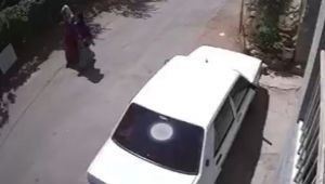 Misafirliğe gelen öğretmenin çantasını çaldılar - Videolu Haber