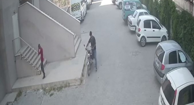Motosiklet Hırsızlığı Güvenlik Kamerasına Yansıdı - Videolu Haber