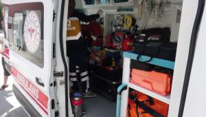 Motosiklet ile bisiklet çarpıştı: 2 yaralı - Videolu Haber