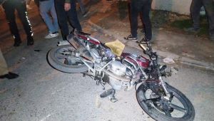 Motosiklet ile yolcu minibüsü çarpıştı: 1 ağır yaralı