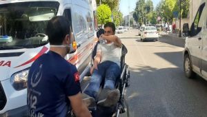 Motosiklet yaya çarptı: 2 yaralı