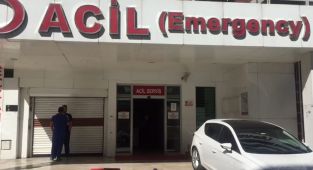 Motosikletin çarpıp kaçtığı yaya yaralandı