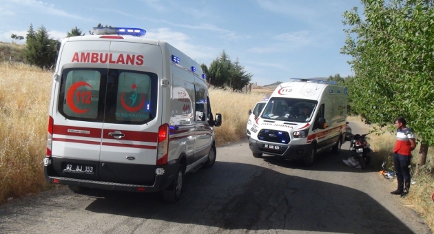 Motosikletle İle Bisiklet Çarpıştı: 3 Yaralı