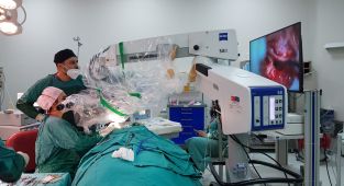 MTÜ’den Koklear implantasyon operasyonu