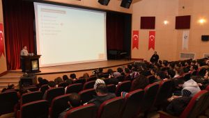 Müzik Teorisyeni Berki’den “Notaya Bakmak ve Müziği Görmek” Konferansı