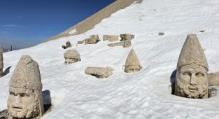 Nemrut Dağı, Karlar İçinde Ziyaretçilerini Bekliyor