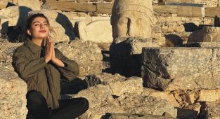 Nemrut Dağı'nda meditasyon ile güneşin doğuşunu izlediler