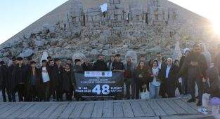 Nemrut Dağı’nı 9 günde 45 bin turist ziyaret etti - Videolu Haber