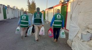 Nezir Derneği'nden Adıyaman'da kırtasiye yardımı