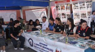 Öğrenciler polis ekipleri tarafından bilgilendiriliyor