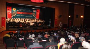 Öğretmen korosu büyük beğeni topladı