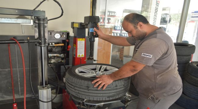 Oto Lastikçiler Uyardı, Araçlarınızı Uzman Ekibe Emanet Edin - Videolu Haber