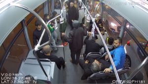 Otobüste Kalp Krizi Geçiren Yolcu Acil Servise Götürüldü - Videolu Haber