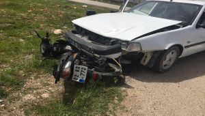 Otomobil altına giren motosiklet sürücüsü ağır yaralandı - Videolu Haber