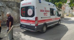 Otomobil ile çarpışan motosiklet sürücüsü yaralandı - Videolu Haber