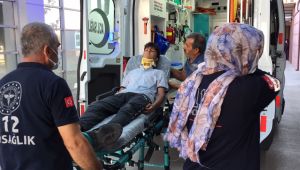 Otomobil ile elektrikli bisiklet çarpıştı: 2 yaralı - Videolu Haber