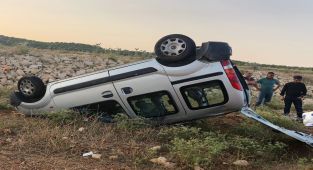 Otomobil ile hafif ticari araç çarpıştı: 1 ölü, 2 yaralı