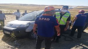 Otomobil ile hafif ticari araç kafa kafaya çarpıştı: 1 ölü, 4 yaralı - Videolu Haber