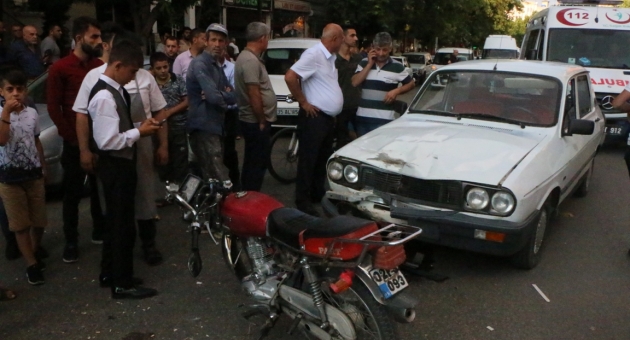 Otomobil İle Motosiklet Çarpıştı: 1 Yaralı
