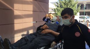 Otomobil köprü bariyerlerine çarptı: 4 yaralı - Videolu Haber
