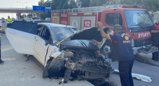 Otomobil, motosiklete çarptı: 1 ölü, 2 yaralı - Videolu Haber