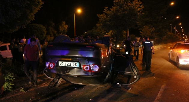 Otomobil Orta Refüje Çarpıp Takla Attı: 1 Yaralı