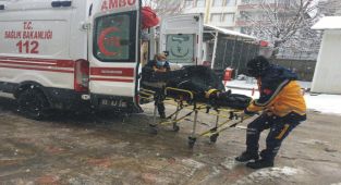 Otomobil şarampole devrildi: 4 yaralı