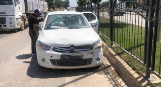 Otomobil Ticari araca çarptı: 2 yaralı - Videolu Haber