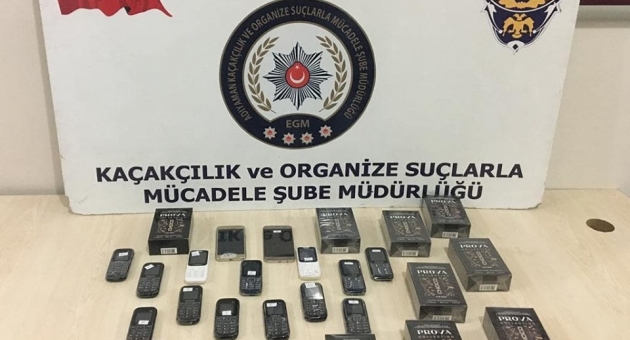 Otomobilde Çıkan Kaçak Cep Telefonu Ve Parfüme 1 Gözaltı
