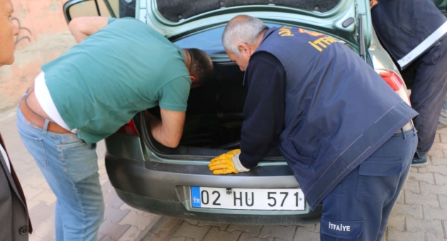 Otomobildeki Yılan İhbarı Panik Yarattı - Videolu Haber