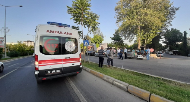 Otomobilin Çarptığı Engelli Yaralandı