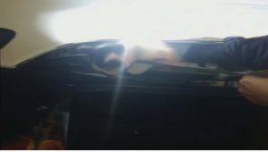 Otomobilin motoruna sıkışan yavru kedi kurtarıldı - Videolu Haber