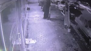 Otomobilin, Park Halindeki Araçlara Çarpma Anı Kameralara Yansıdı - Videolu Haber