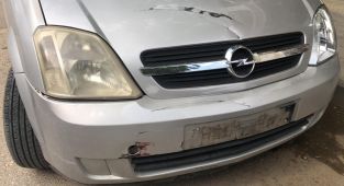 Otomobille çarpışan motosiklet sürücüsü yaralandı - Videolu Haber