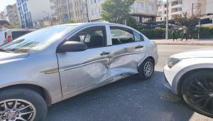 Otomobillerin çarpıştığı kazada 2 kişi yaralandı - Videolu Haber