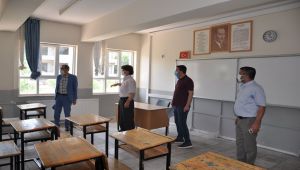 Özdemir, LGS öncesi okullarda incelemelerde bulundu