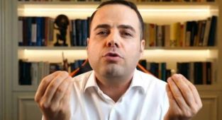 Özgür Demirtaş: Tek başıma da olsa sosyal medya kapatılmasına karşı çıkarım