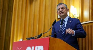 Özgür Özel: 'AK Parti, Cumhuriyet’in ilanına kanlı darbe diyen bir alçağı sahiplenmektedir'