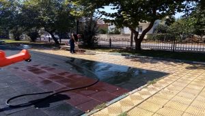 Parklarda temizlik çalışmaları devam ediyor