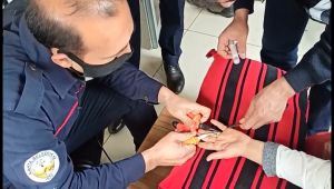 Parmağına sıkışan yüzük, itfaiye ekiplerince çıkarıldı - Videolu Haber