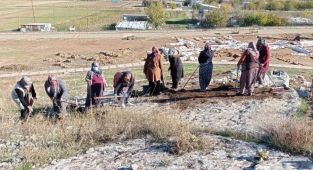 Perre Antik Kent'teki kazılara kadın eli değdi