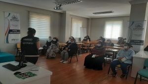 Polis anneleri uyuşturucuya karşı bilgilendirdi