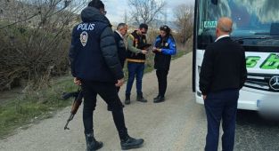 Polis ekipleri trafik uygulaması yaptı