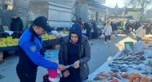 Polis ekipleri vatandaşları bilgilendirdi