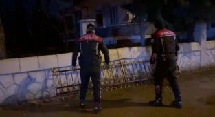 Polis ekiplerinden ağır hasarlı binadaki hırsızlara suçüstü - Videolu Haber