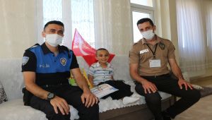 Polis korkusu yaşayan küçük İsmet'e sürpriz - Videolu Haber